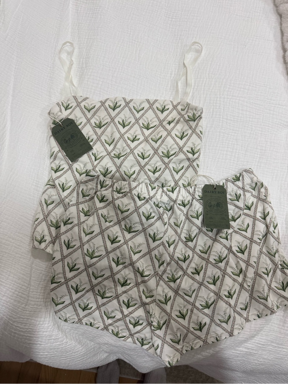 Dairy Boy Lily of the Valley Set size small NWT